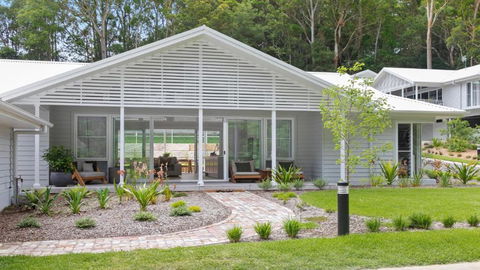 Resort Style Living With Pool, Tennis Court And Beach - South Australia Travel 3