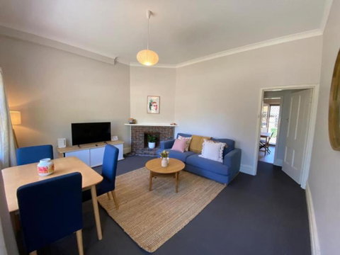 Retro Apt 6 Mins To Victoria Quay - South Australia Travel 0