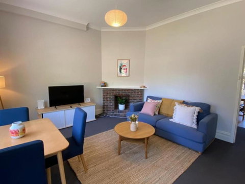 Retro Apt 6 Mins To Victoria Quay - South Australia Travel 3