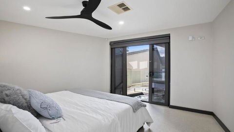 Riptides Booker Bay -Waterfront Apartment, Walk To Shops & Cafes - South Australia Travel 3