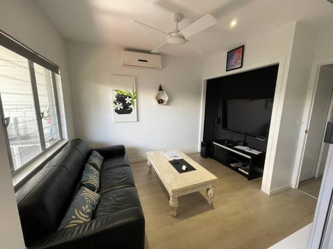 Relax At Trinity Beach Getaway, Blue Lagoon, Trinity Beach - South Australia Travel 2