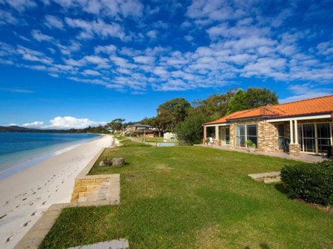 Salamander Beach Front - South Australia Travel 0