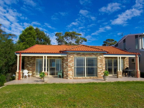 Salamander Beach Front - South Australia Travel 1