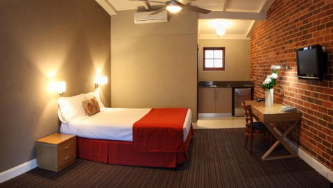 Rose & Crown Hotel - South Australia Travel 1