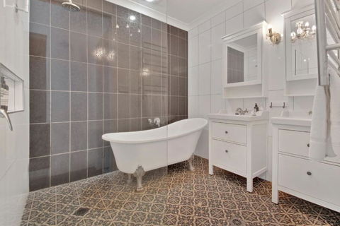 Rose Cottage - Stroll To CBD, Leafy Setting - South Australia Travel 3