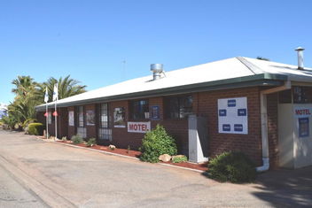 Roundhouse Motel with South Australia Travel