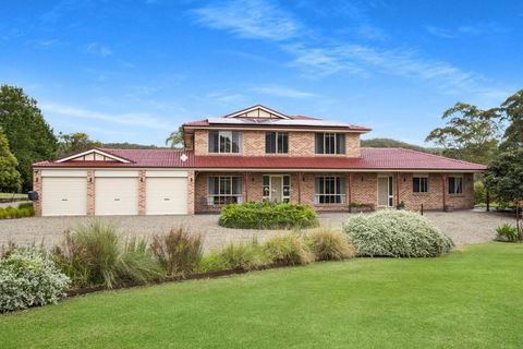 Roxy - A Secluded Luxury Estate Near Berry, Where Serenity Meets Family Comfort - South Australia Travel 1