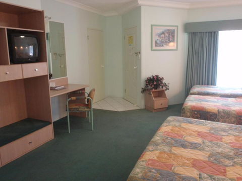Runaway Bay Motor Inn - South Australia Travel 2