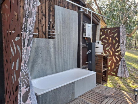 Rustic Cabin With Moon Bathing For A City Escape - South Australia Travel 2