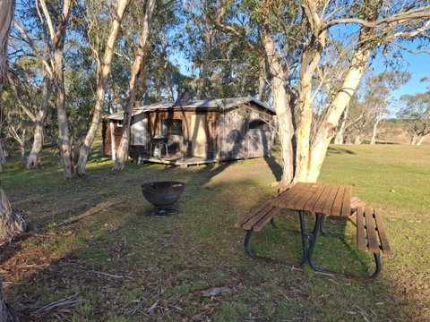 Rustic Cabin With Moon Bathing For A City Escape - South Australia Travel 1