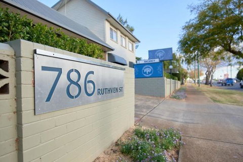 Ruthven Street Motor Inn - South Australia Travel 0