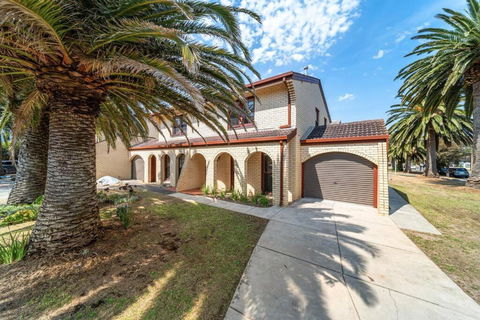 Sage By The Sea - WiFi, BBQ, Beach, Art - South Australia Travel 3