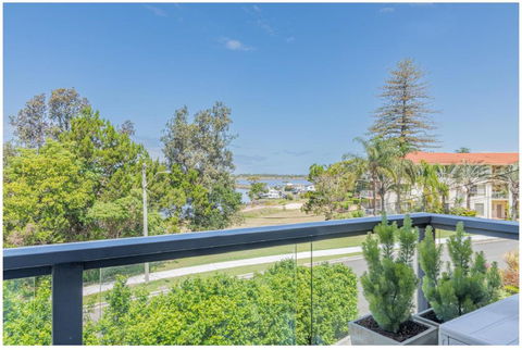 Salt & Sand Getaway - South Australia Travel 0