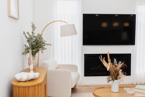 Saltwater Lux, 4 Bdrm, 3 Bath, Golf, Weddings, Beaches, Adventure Park - South Australia Travel 1