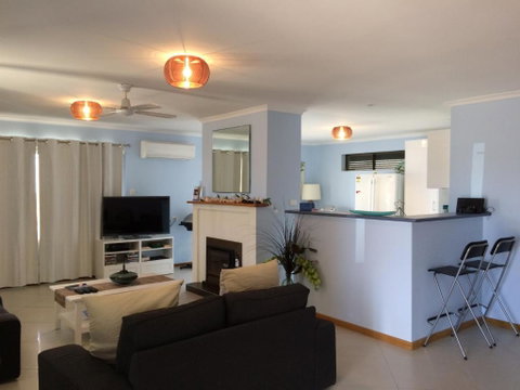 Salty Air Apartments Kingscote Kangaroo Island - South Australia Travel 0