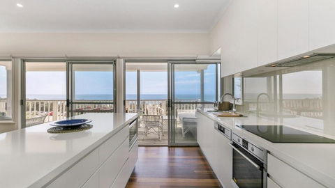 Salty Air Beachside Cottage At Killcare - South Australia Travel 3