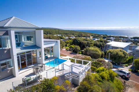 Salty Kiss I Private Properties - South Australia Travel 0