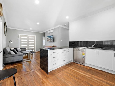 Salty Sea Cottage - South Australia Travel 3