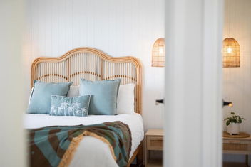 Sanbis Cabin - Hidden Boutique Retreat, Sea Views with South Australia Travel