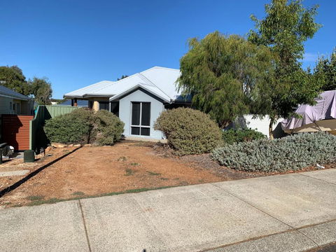 Sandalwood Guest Room - South Australia Travel 0