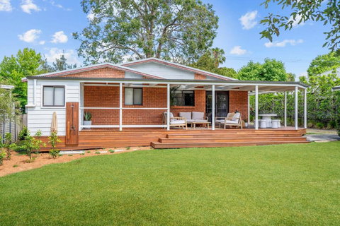 Sandalwood At Huskisson - South Australia Travel 2