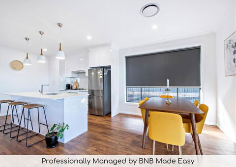 Sandstone - Family Entertainer, Refined Living - South Australia Travel 0