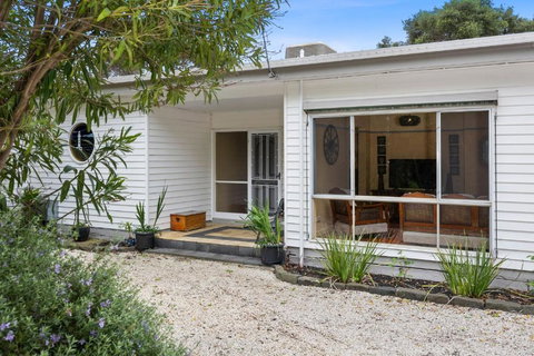 SANDY ANN At Lonnie - South Australia Travel 1