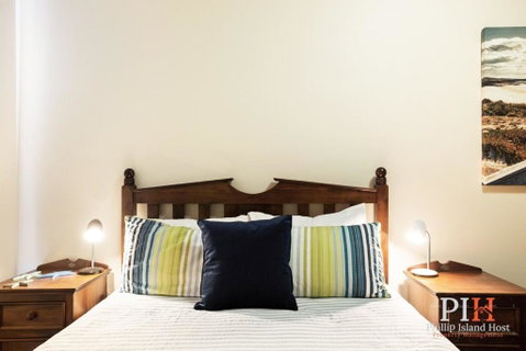 Sandy Bay Getaway W Spa 4 Bdr - South Australia Travel 2