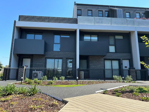 Shine Keysborough High-end Family Home, Netflix, Top Location - South Australia Travel 2