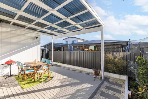 Spacious Urban Oasis In Throsby Canberra - South Australia Travel 1