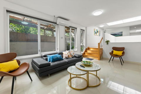 Spacious Villa Holiday Staycation In Canterbury East Of Melbourne - South Australia Travel 0