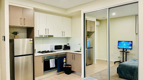 Studio Near Airpot Bay City With Parking - South Australia Travel 2