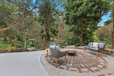 Stunning Peaceful Holiday Haven With Waterfall - South Australia Travel 3