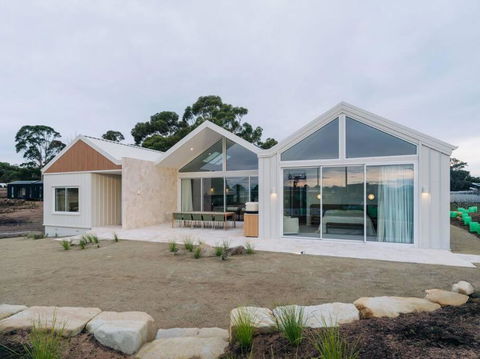 The Bay House - Luxury House In Opossum Bay With Fire Pit And Pizza Oven - South Australia Travel 1