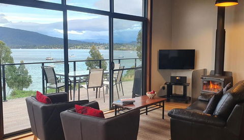 The Beach House- Private Jacuzzi And Wood Fire! - South Australia Travel 2