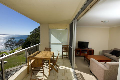 Beachpoint, Unit 402, 28 North Street - South Australia Travel 3