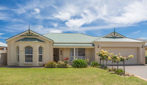 Beachside At Normanville - 7 Ronald Street - South Australia Travel 1
