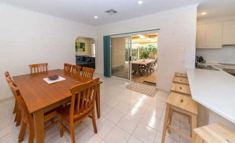 Beachside At Normanville - 7 Ronald Street - South Australia Travel 2