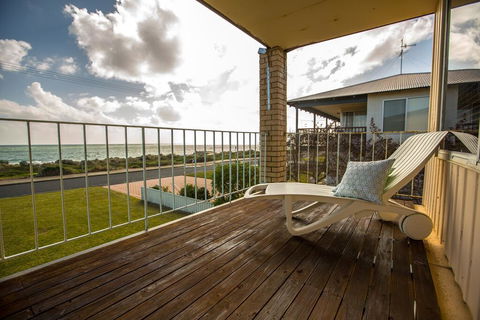 Beachside At Silver Sands - South Australia Travel 1