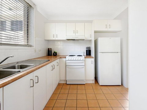 Beachside Unit Near Convention Centre - South Australia Travel 1