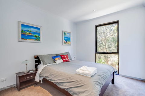 Beautiful Beachfront Apartment At Capel Sound - South Australia Travel 3