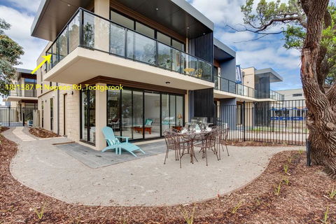 Beautiful Beachfront Apartment At Capel Sound - South Australia Travel 2