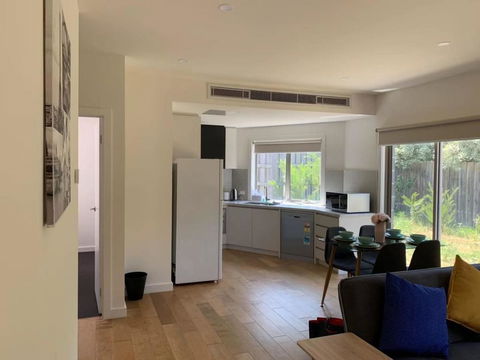 Beautiful Bedroom In Bentleigh East - South Australia Travel 2