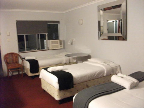 Beerwah Glasshouse Motel - South Australia Travel 3