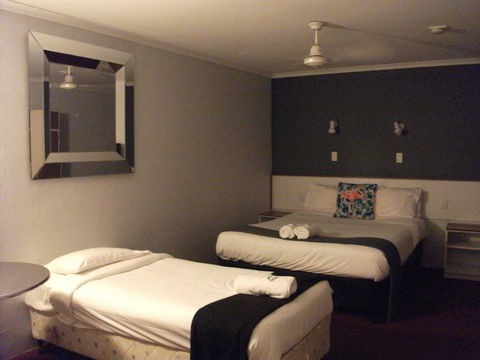 Beerwah Glasshouse Motel - South Australia Travel 1