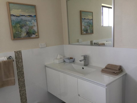 Bega Village Motor Inn - South Australia Travel 3