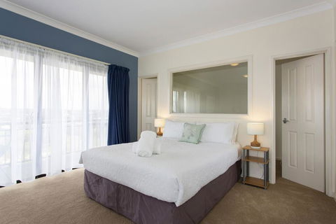 Bella Vista Townhouse With Views - South Australia Travel 1