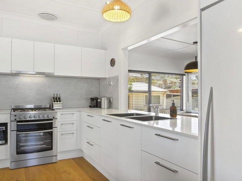 Bellevue - Overlooking Serene Lake Woolumboola - South Australia Travel 1