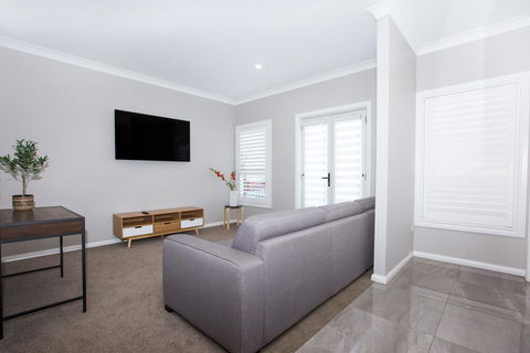 Best Central Wagga Townhouse - South Australia Travel 2
