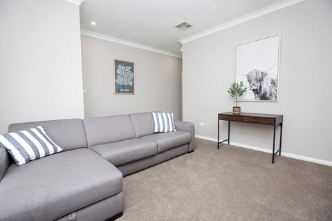Best Central Wagga Townhouse - South Australia Travel 3